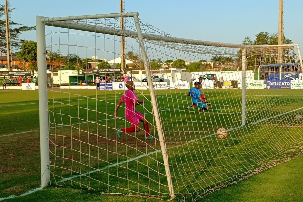 Naviraiense vence Sete de Setembro e encosta na liderança da Série B Estadual