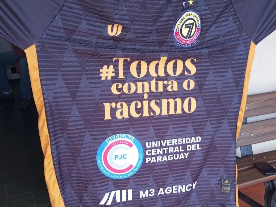 Na Série B, Sete usa camisa em apoio à luta contra feminicídio e racismo